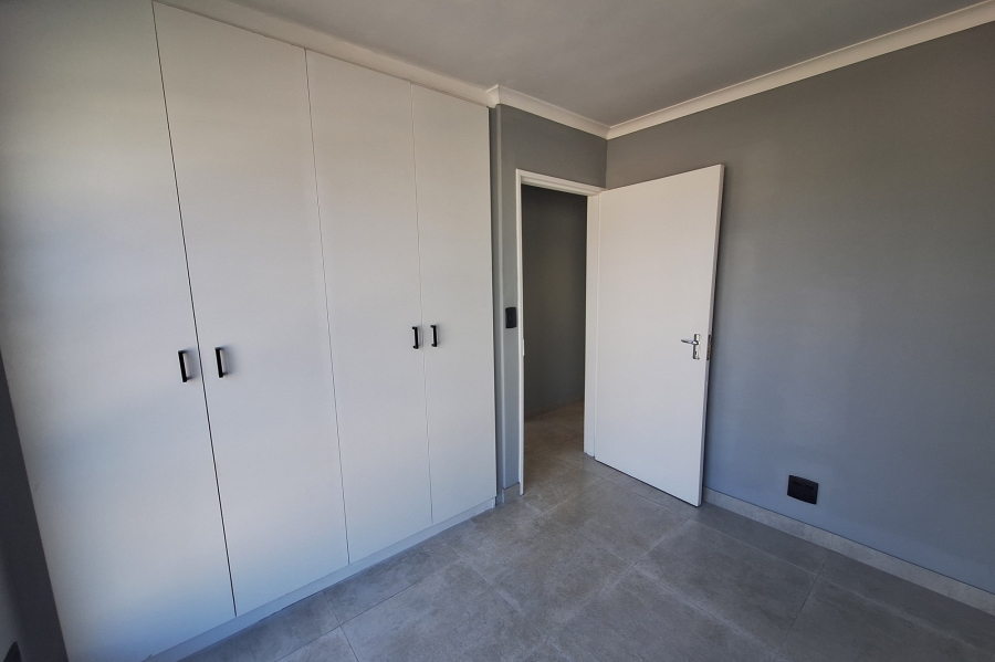 To Let 4 Bedroom Property for Rent in Protea Village Western Cape